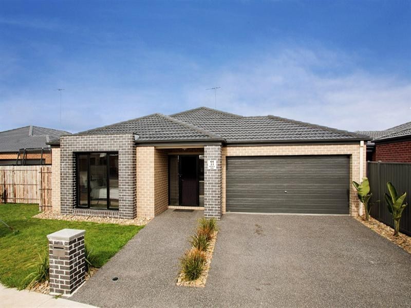 11 Moorhen Drive, Lara VIC 3212