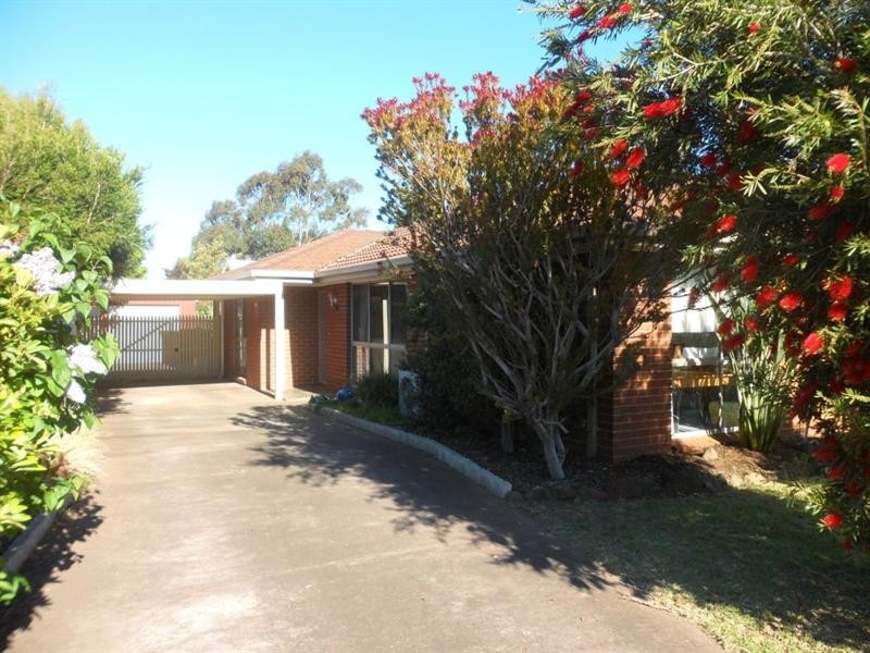 38 Cameron Crescent, Lara VIC 3212