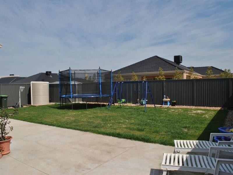 27 Springwater Drive, Lara VIC 3212