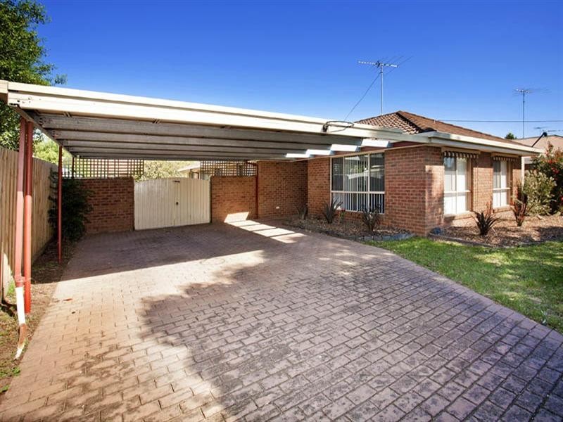 32 Henderson Drive, Lara VIC 3212