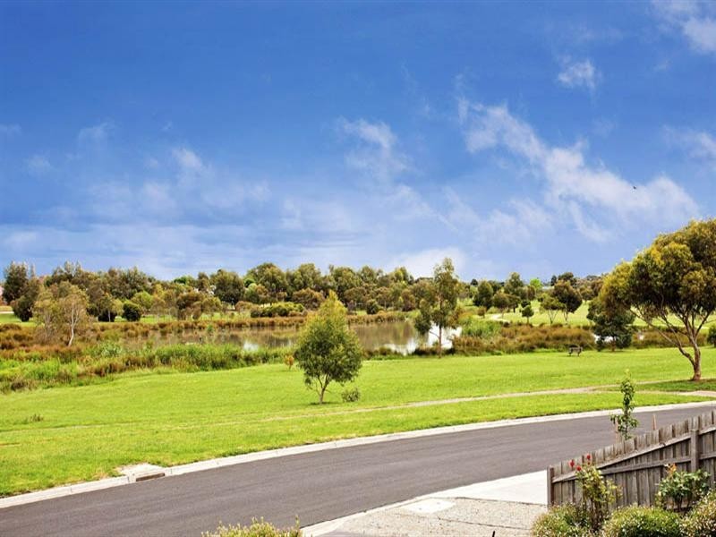 45 Lakeside Boulevard, Lara VIC 3212