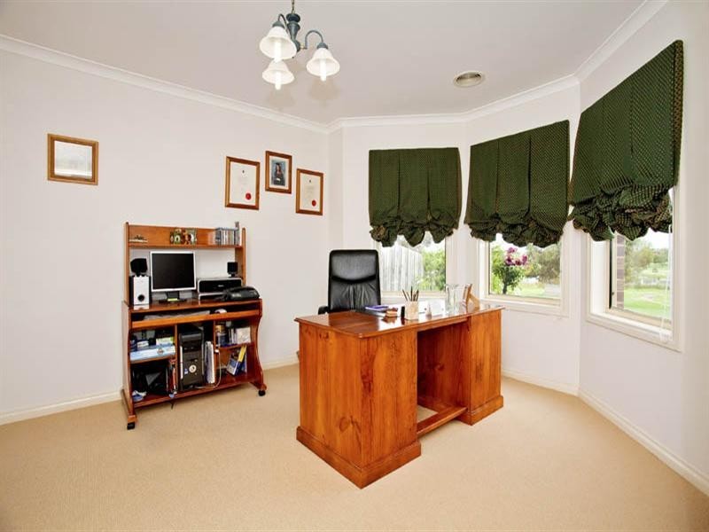 45 Lakeside Boulevard, Lara VIC 3212
