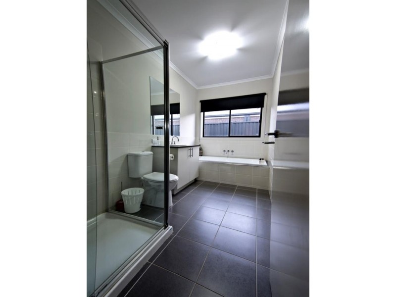 28 Moorhen Drive, Lara VIC 3212