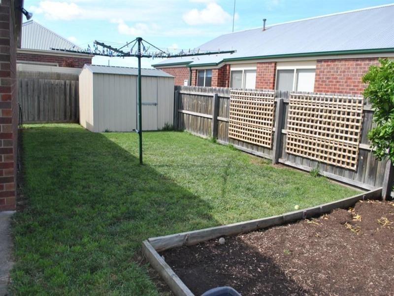 3 Redleaf Close, Lara VIC 3212