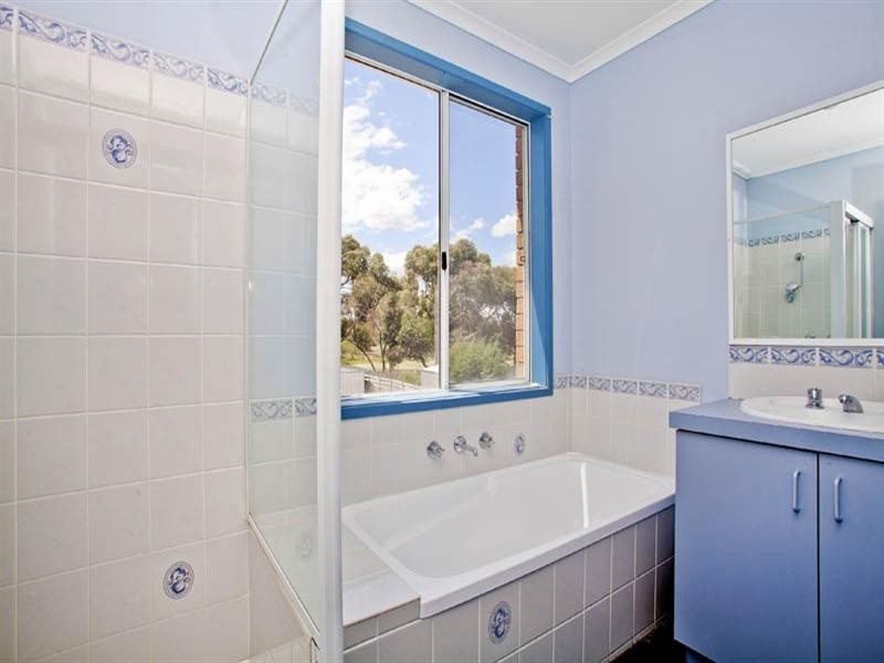 65 Cameron Crescent, Lara VIC 3212