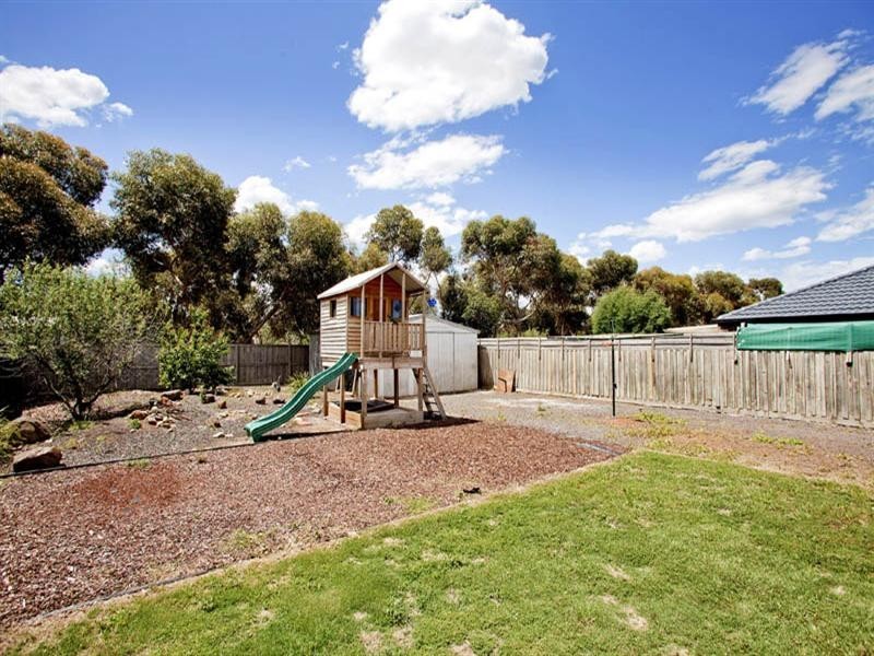 65 Cameron Crescent, Lara VIC 3212