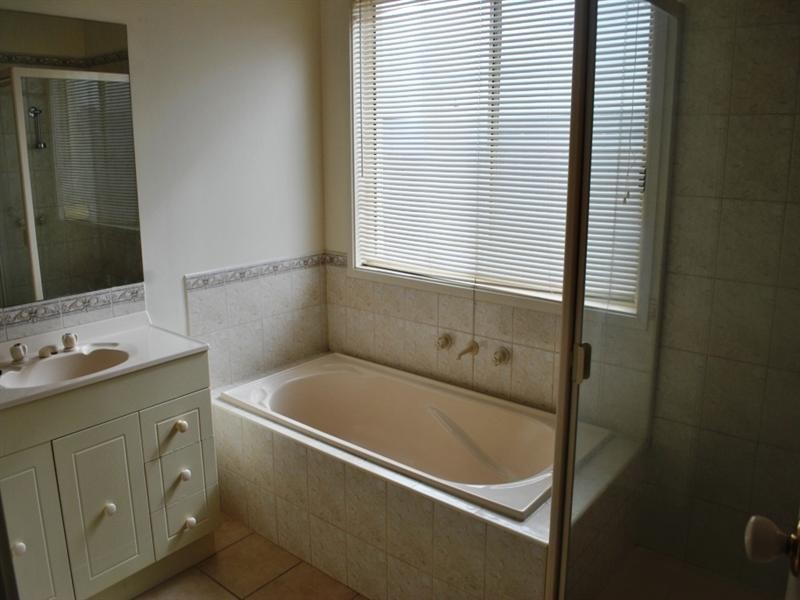 41 Greenleaf Drive, Lara VIC 3212