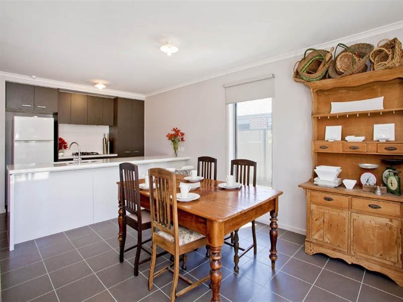 8 Raymond George Place, Lara VIC 3212