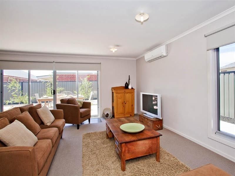 8 Raymond George Place, Lara VIC 3212