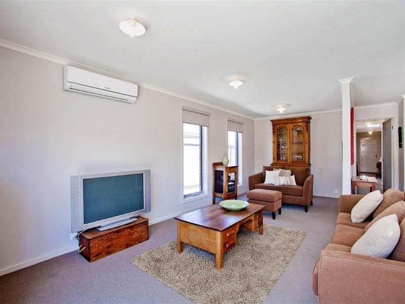 8 Raymond George Place, Lara VIC 3212