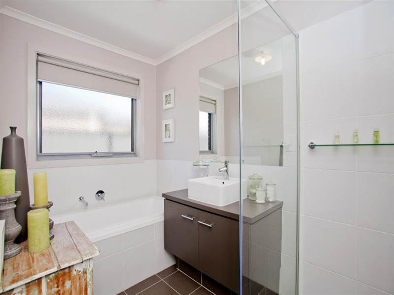 8 Raymond George Place, Lara VIC 3212