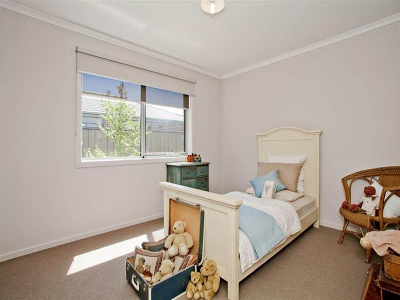 8 Raymond George Place, Lara VIC 3212