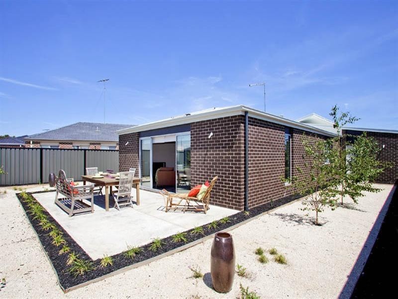 8 Raymond George Place, Lara VIC 3212