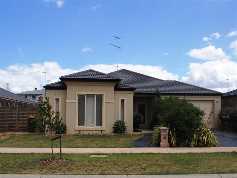 6 Hipwell Court, Lovely Banks VIC 3221