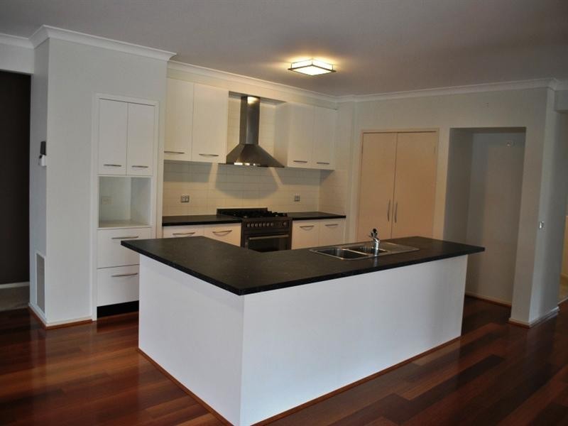 6 Hipwell Court, Lovely Banks VIC 3221