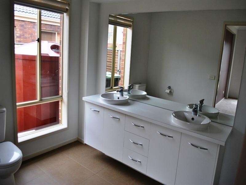 6 Hipwell Court, Lovely Banks VIC 3221