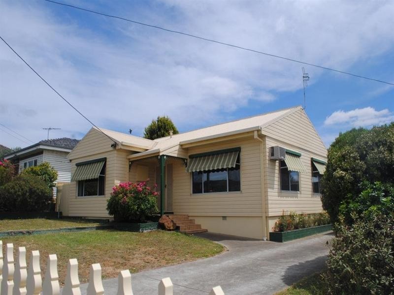 18 Sycamore Street, Hamlyn Heights VIC 3215