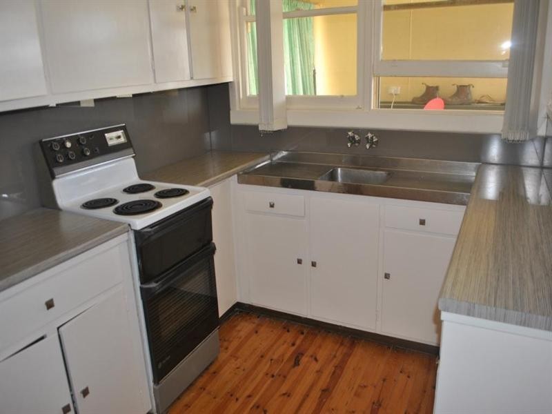 18 Sycamore Street, Hamlyn Heights VIC 3215