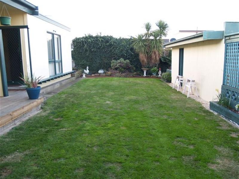 18 Sycamore Street, Hamlyn Heights VIC 3215