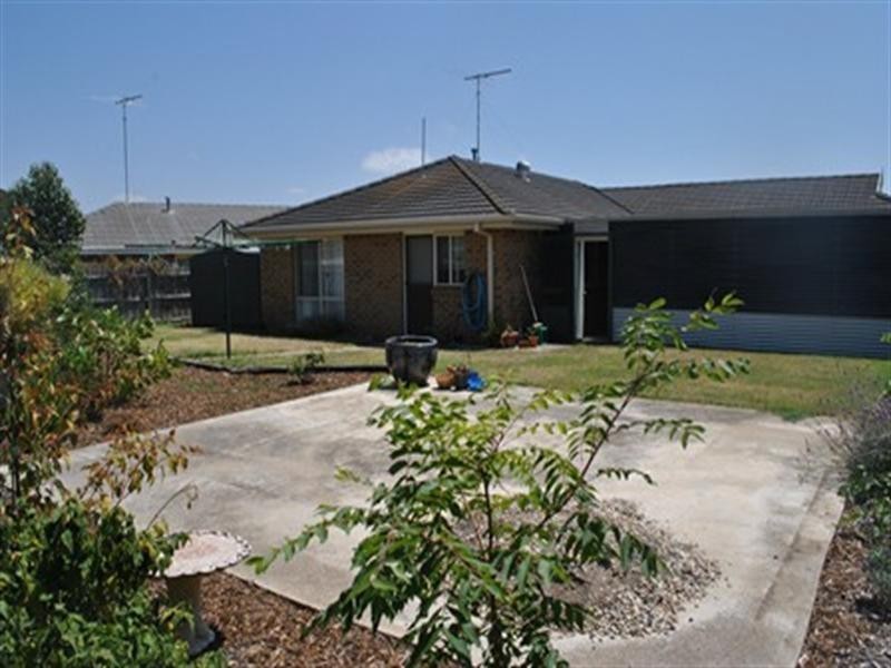 11 Lake Road, Lara VIC 3212
