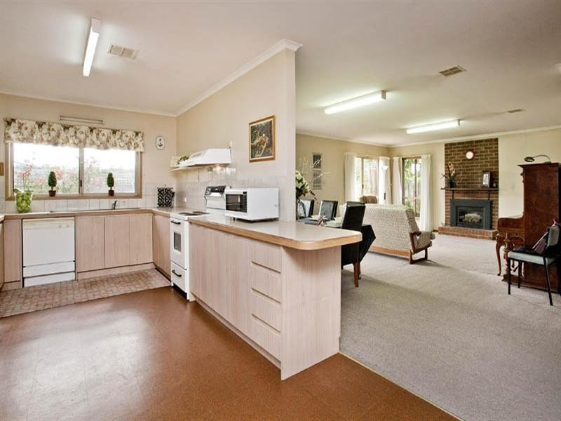 33 Caldermeade Road, Corio VIC 3214