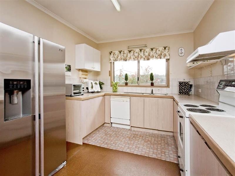 33 Caldermeade Road, Corio VIC 3214