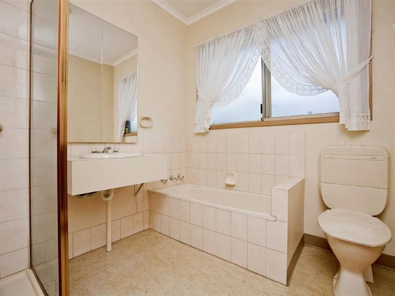 33 Caldermeade Road, Corio VIC 3214