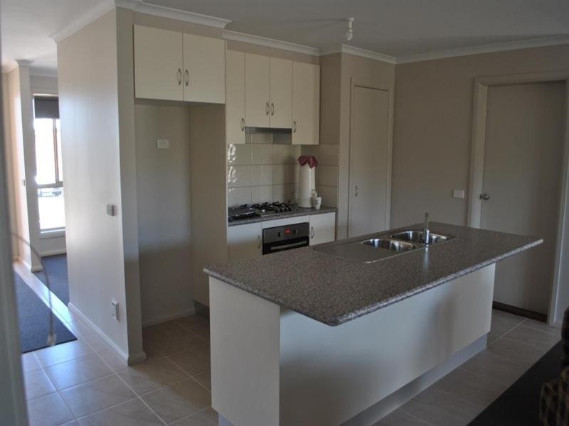 11 Endeca Court, Lovely Banks VIC 3221