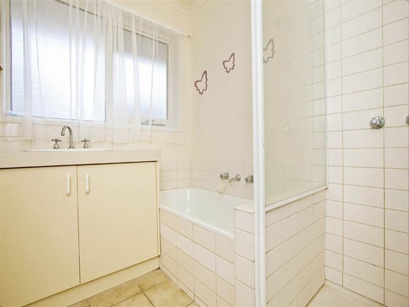 Unit 2/3 Swindon Court, Lara VIC 3212