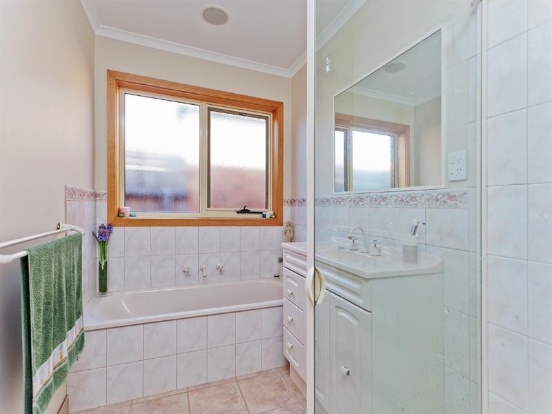 23 Blackbird Circuit, Lara VIC 3212