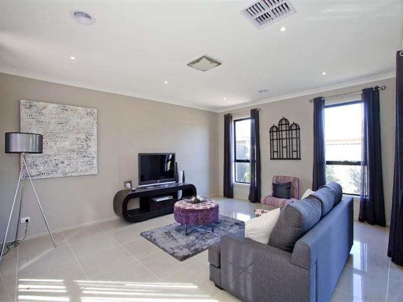 86 Eastlakes Boulevard, Lara VIC 3212