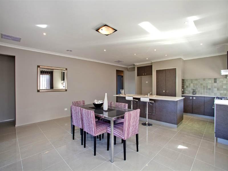 86 Eastlakes Boulevard, Lara VIC 3212