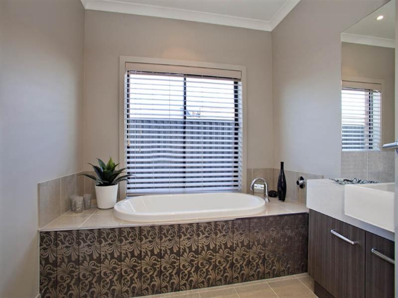 86 Eastlakes Boulevard, Lara VIC 3212