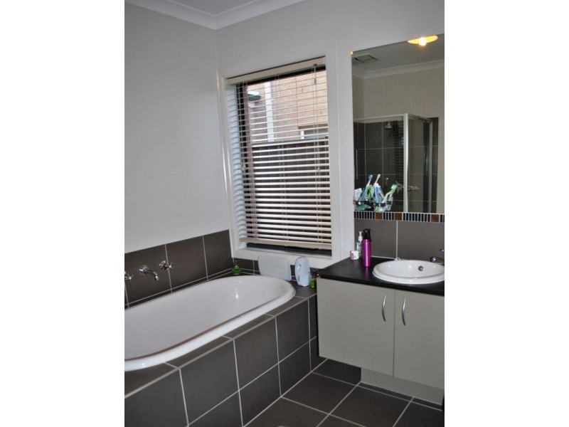 37 Nankeen Avenue, Lara VIC 3212