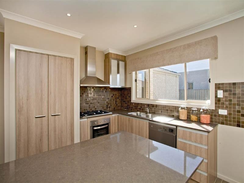 85 Eastlakes Boulevard, Lara VIC 3212