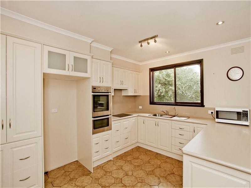 15 Edgerton Road, Lovely Banks VIC 3221