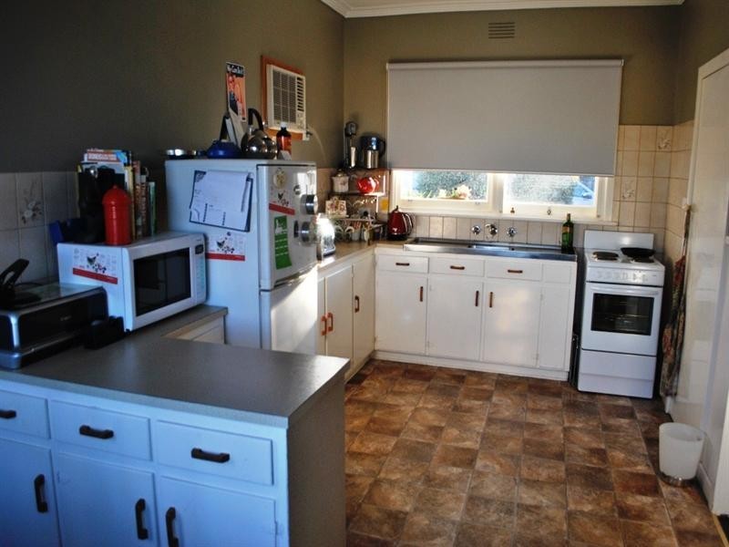 42 Forest Road, Lara VIC 3212