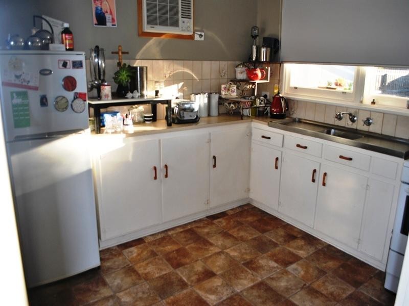 42 Forest Road, Lara VIC 3212