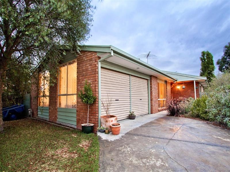 13 Rosemont Crescent, Bell Post Hill VIC 3215