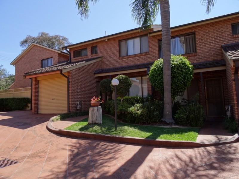 2/98 Woniora Road, Hurstville NSW 2220