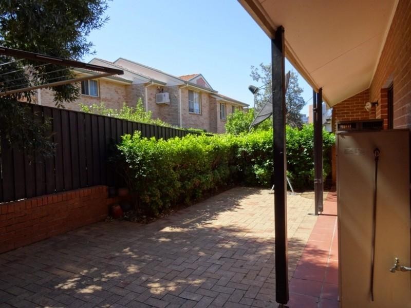 2/98 Woniora Road, Hurstville NSW 2220