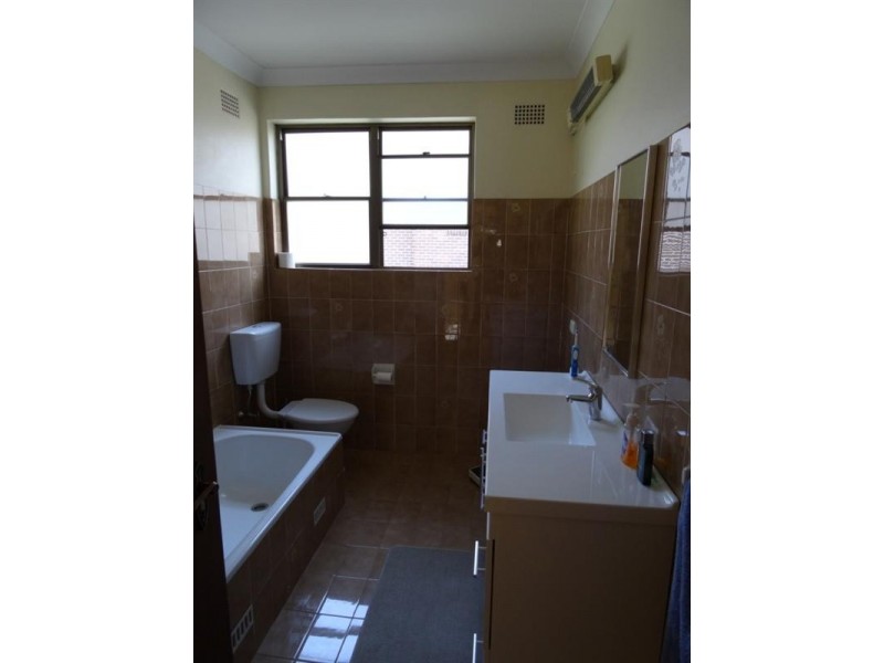 1/35 Nielsen Avenue, Carlton NSW 2218