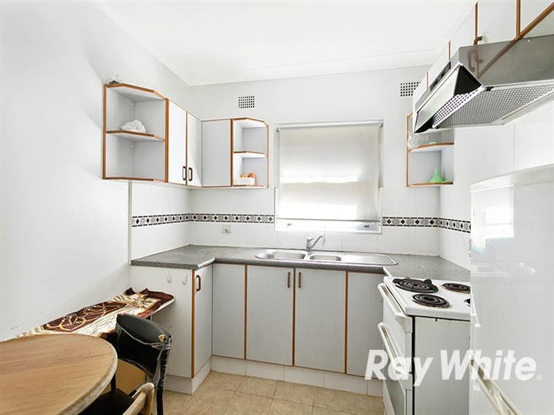 2/77 Queens Road, Hurstville NSW 2220