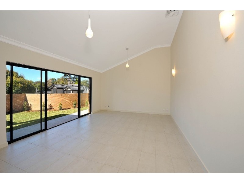 14 River Road, Oatley NSW 2223