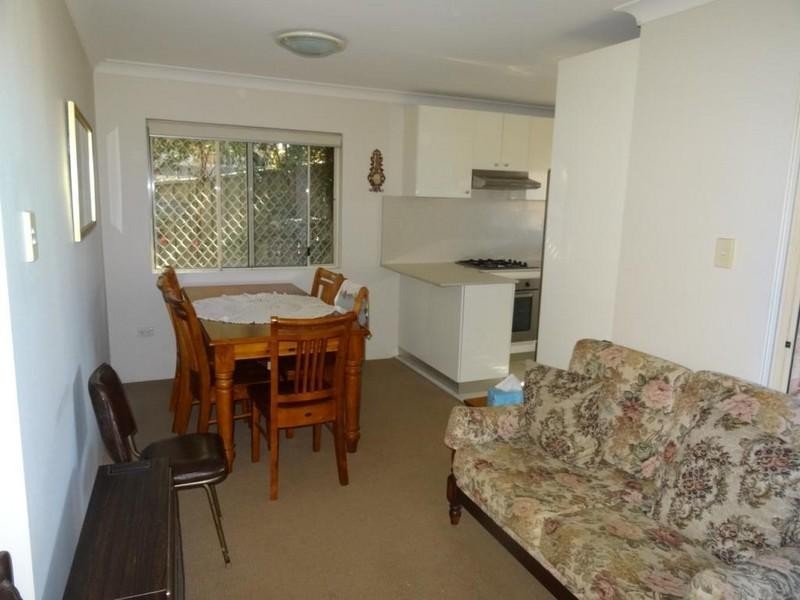 2/67 Queens Road, Hurstville NSW 2220