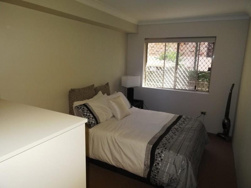 2/67 Queens Road, Hurstville NSW 2220