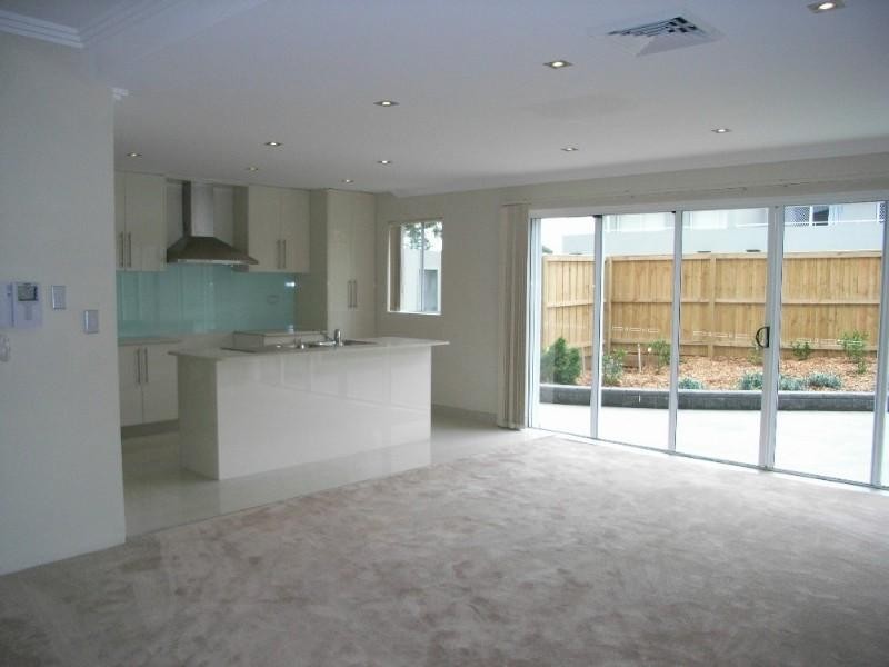 2/714-716 Forest Road, Peakhurst NSW 2210