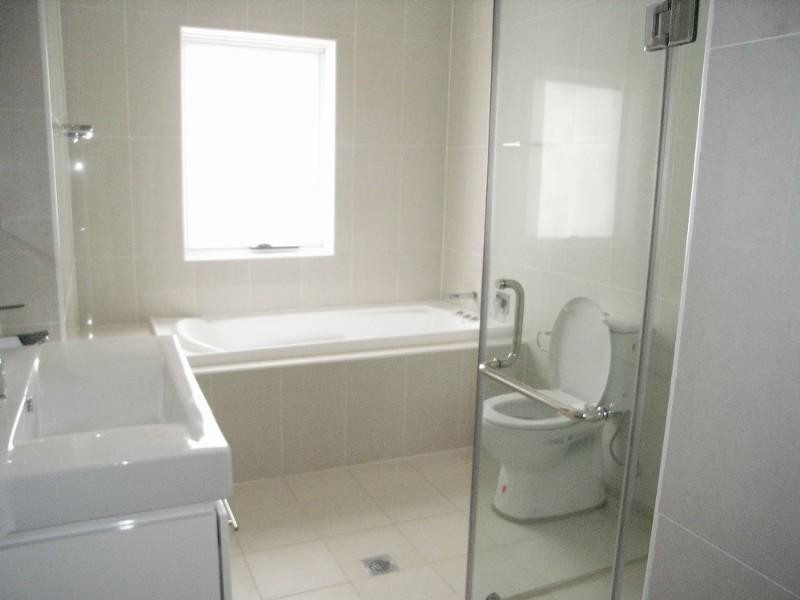 2/714-716 Forest Road, Peakhurst NSW 2210