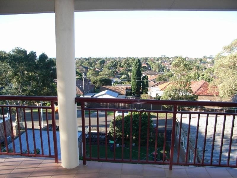 9/76 Queens Road, Hurstville NSW 2220