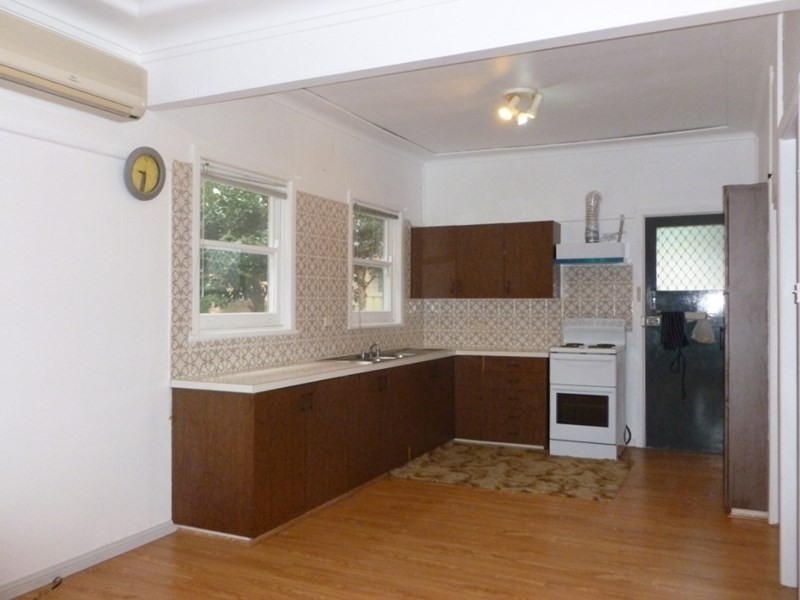 13 Rostrov Street, Penshurst NSW 2222